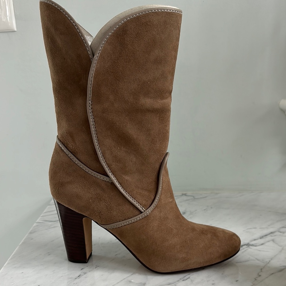 Elegant Brown Suede Women's Boots Never Worn